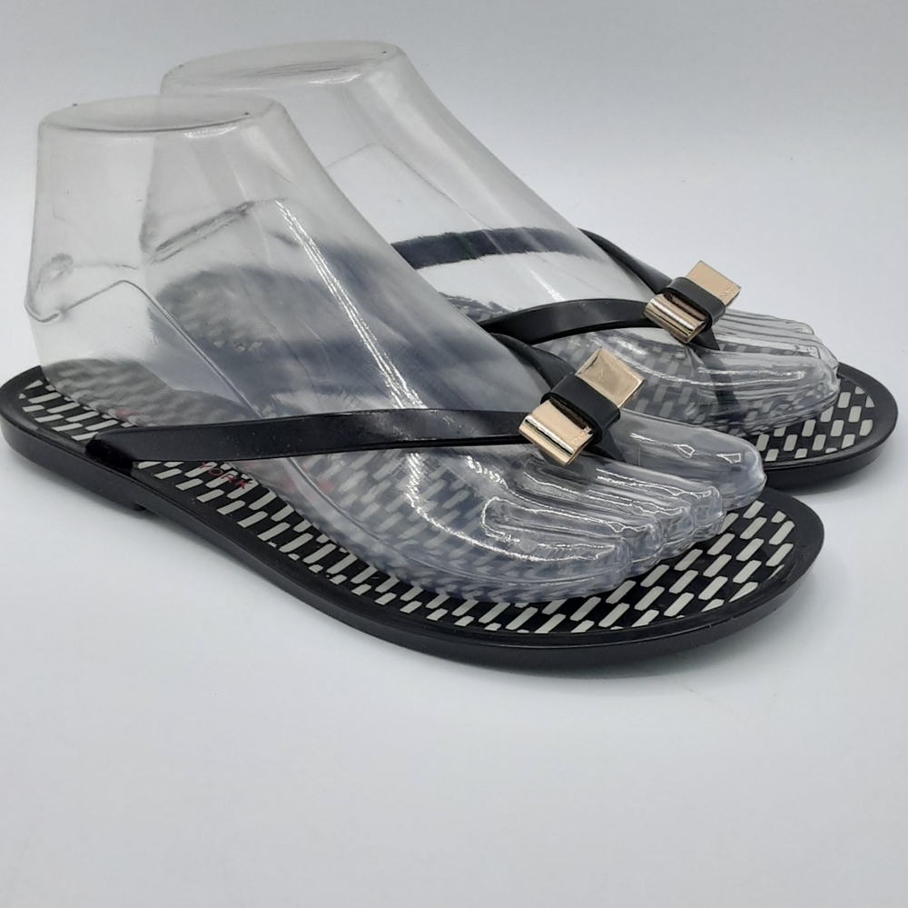 Coach London Black Thong Sandal Size 6 with Bow Detail.